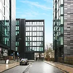 Altido Modern 2Bed With Free Parking In The Iconic Quartermile